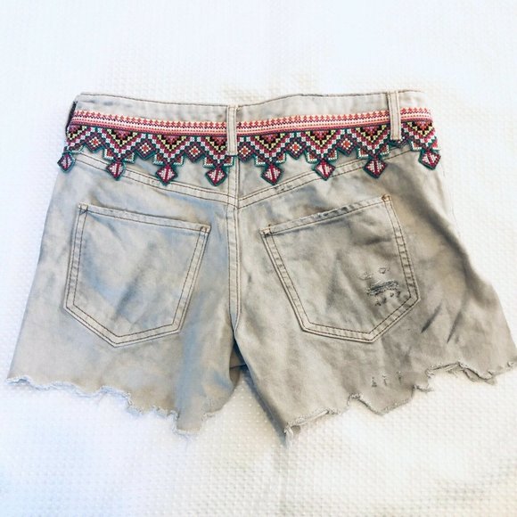 We The Free Womens Beige 5 Pocket Designe Light Wash Raw Hem Denim Shorts Sz 24 - Picture 2 of 9